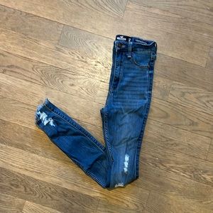 ⭐️ Hollister Ultra High Rise Distressed Jeggings